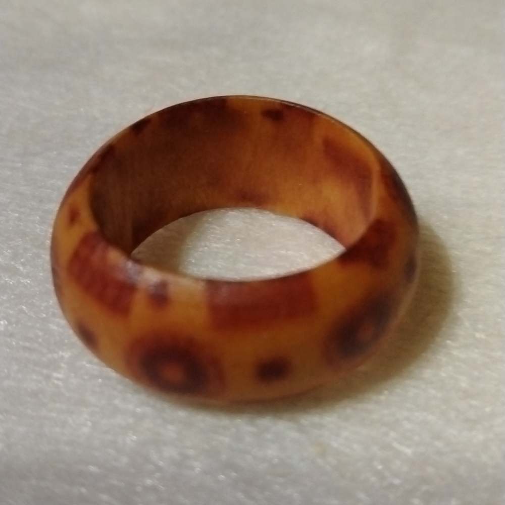 Wooden ring size 5 NWT (sku 418)